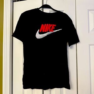 (S) Men’s Nike Black & Red Tee Shirt